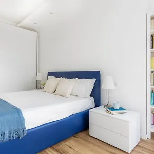 https://a-book-lovers-nest-via-pirelli.italymilanhotels.net